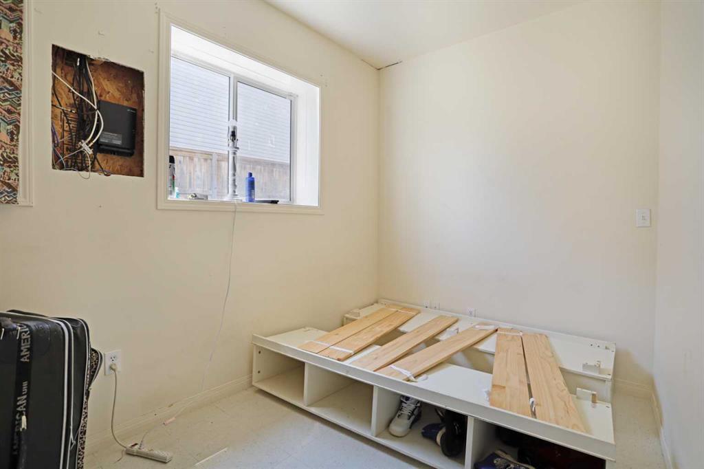 12 Upland Place W