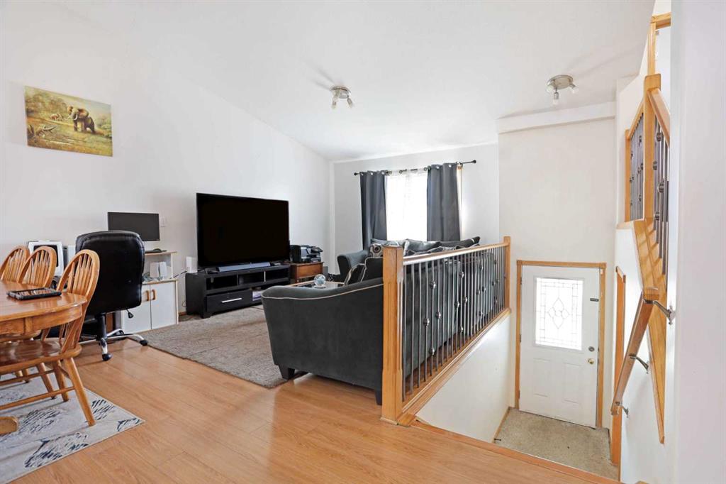 12 Upland Place W