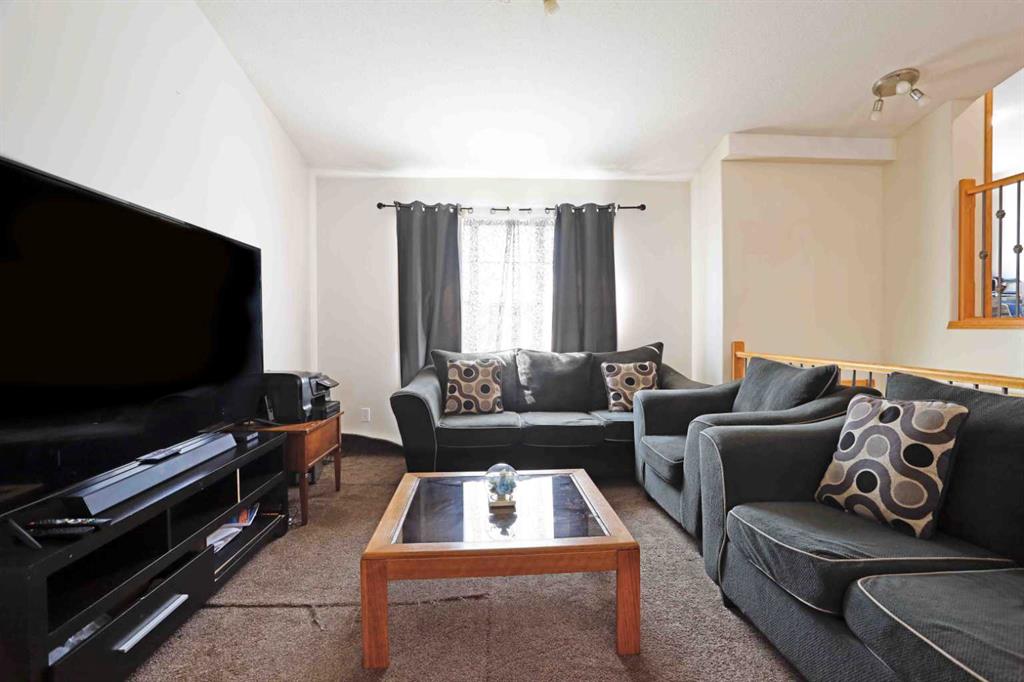12 Upland Place W
