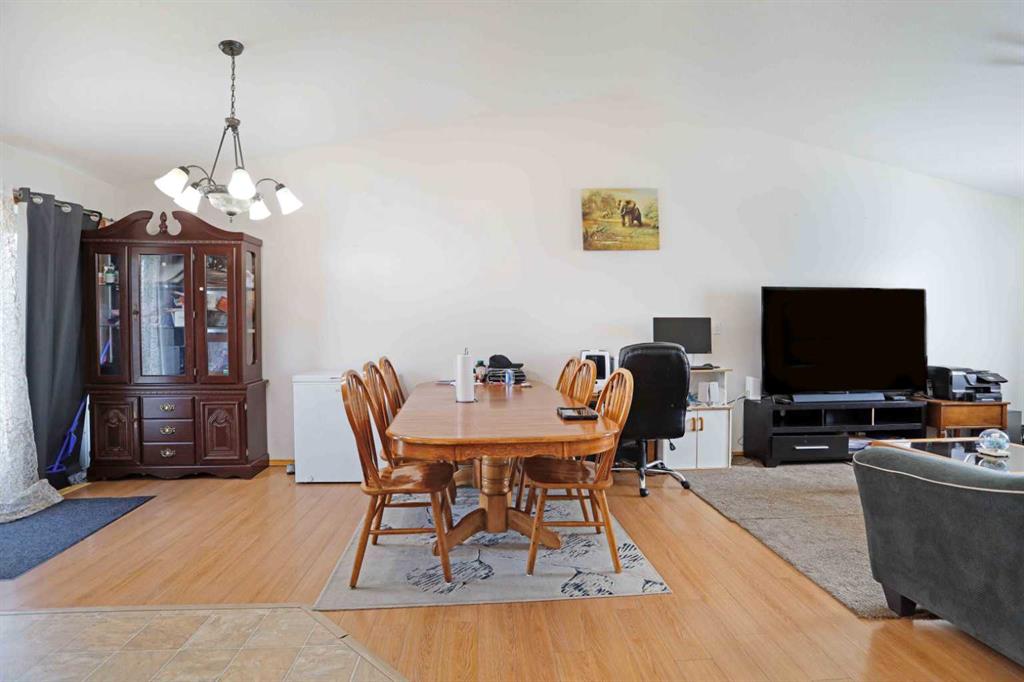 12 Upland Place W