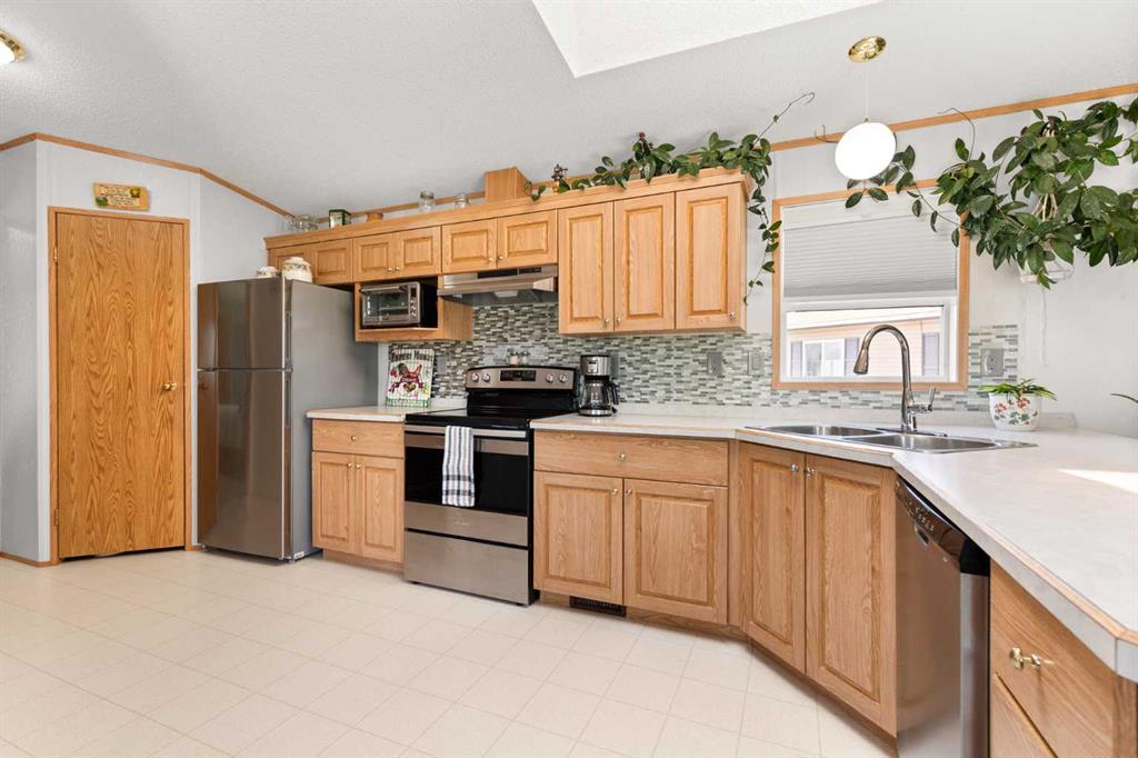 17 & 18 Roseglen Drive 