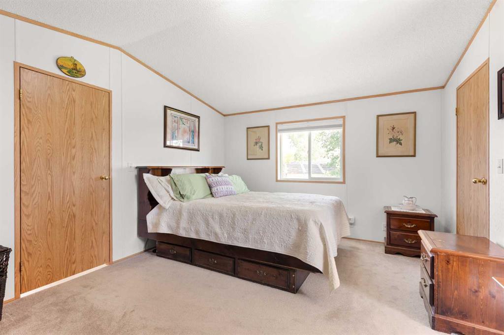 17 & 18 Roseglen Drive 