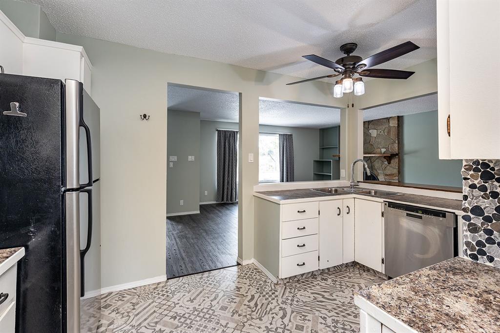 16 Red Deer Drive SW