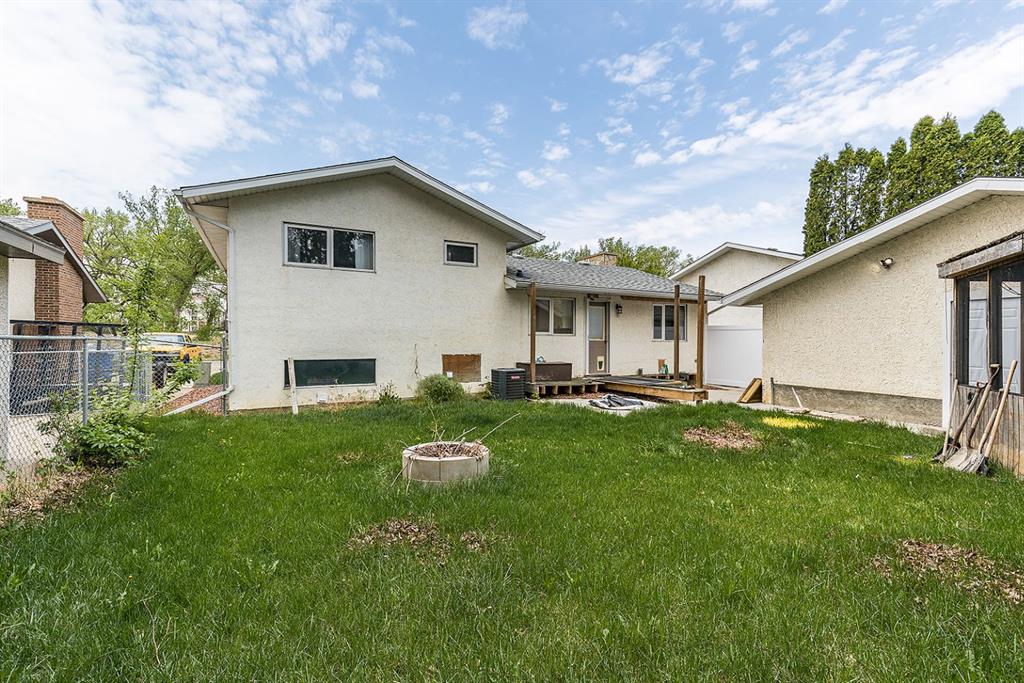 16 Red Deer Drive SW