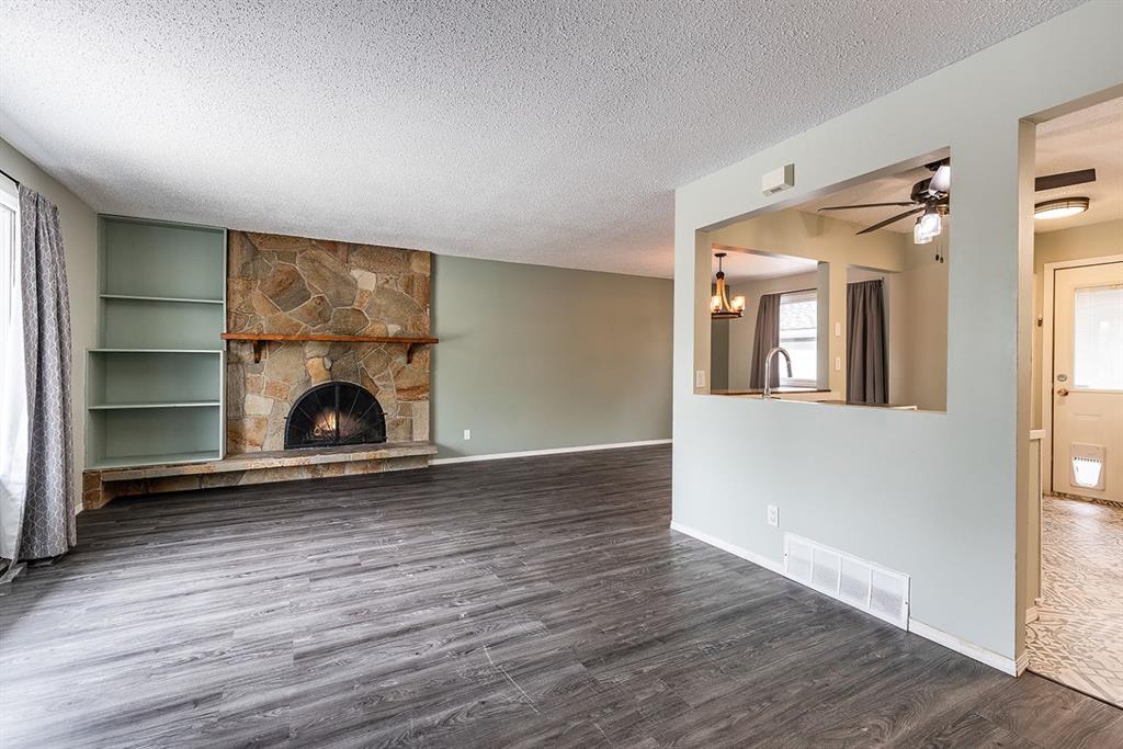 16 Red Deer Drive SW