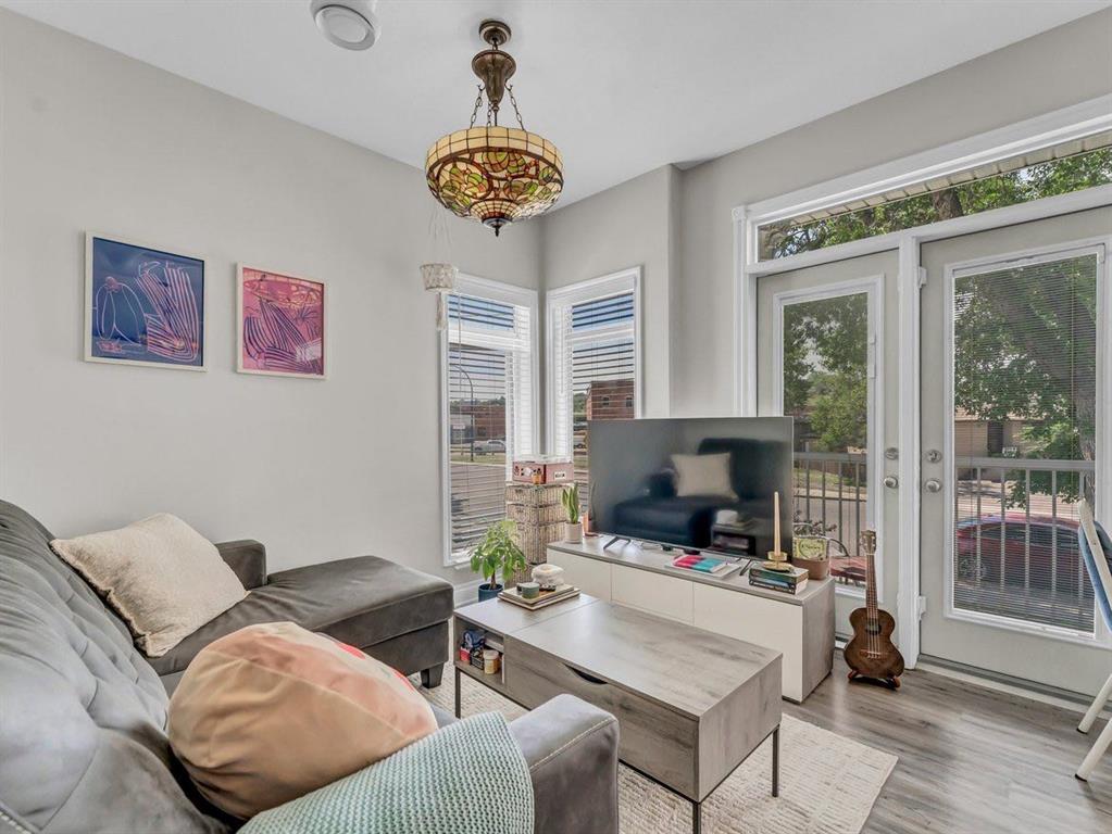 #6 902 Dominion Street SE