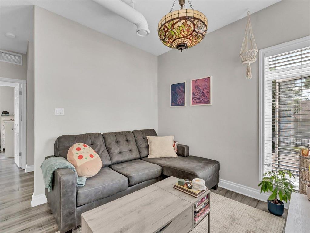 #6 902 Dominion Street SE