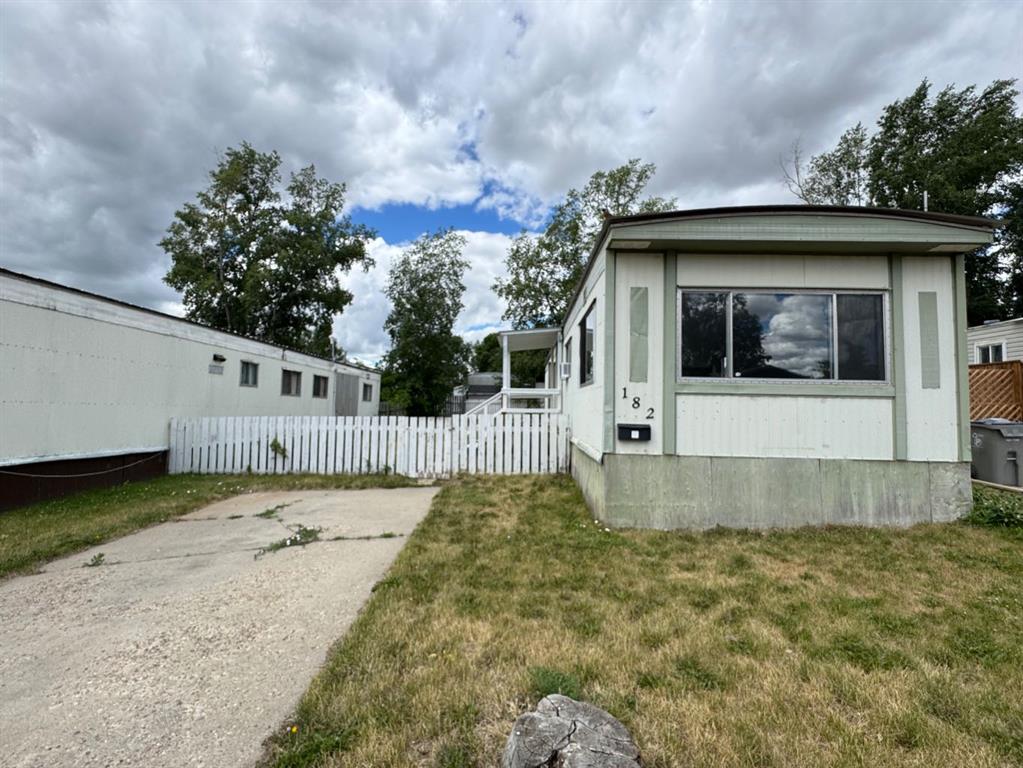 #182 4000 13 Avenue SE, Medicine Hat