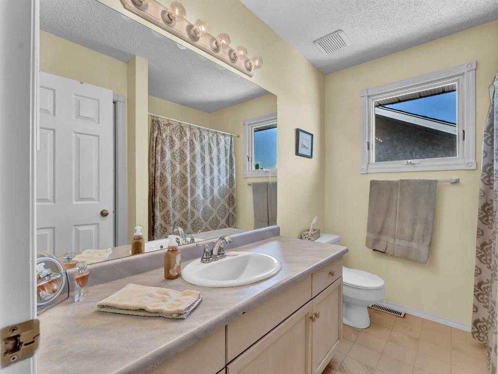 451 Sprague Way SE
