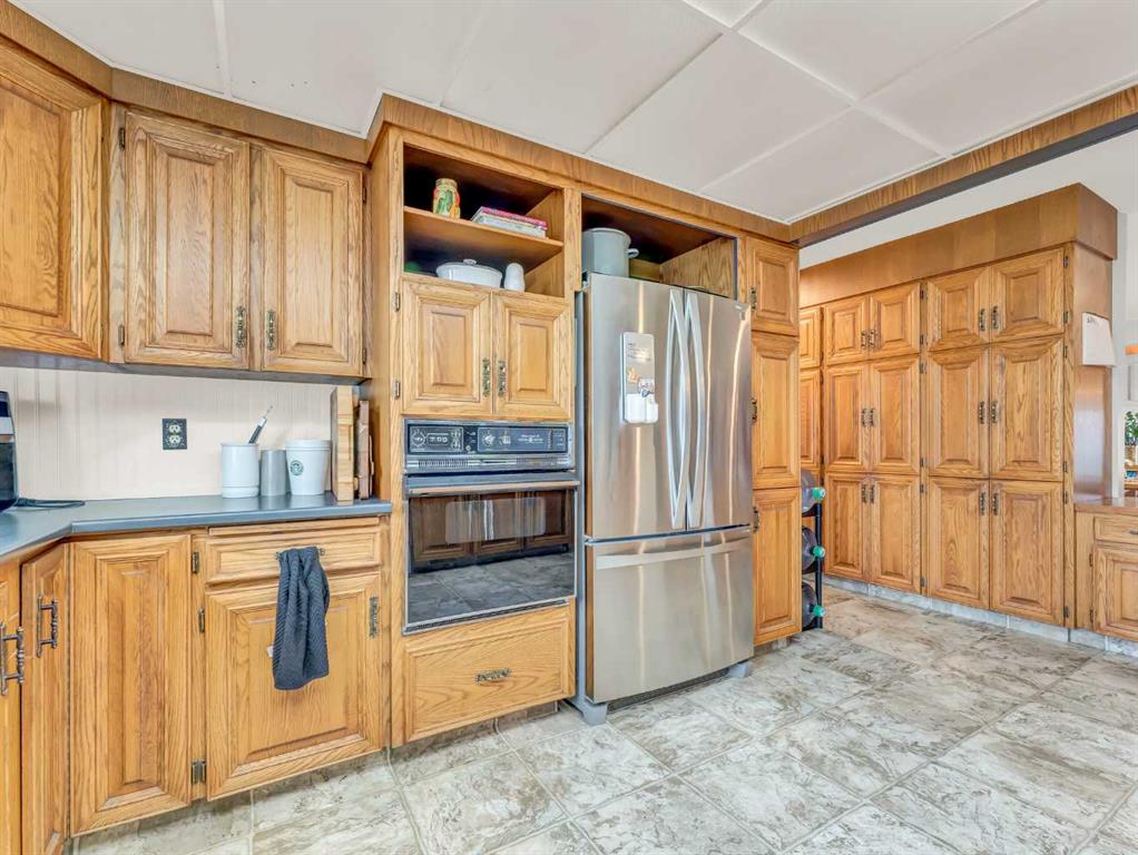13 Calder Green SE