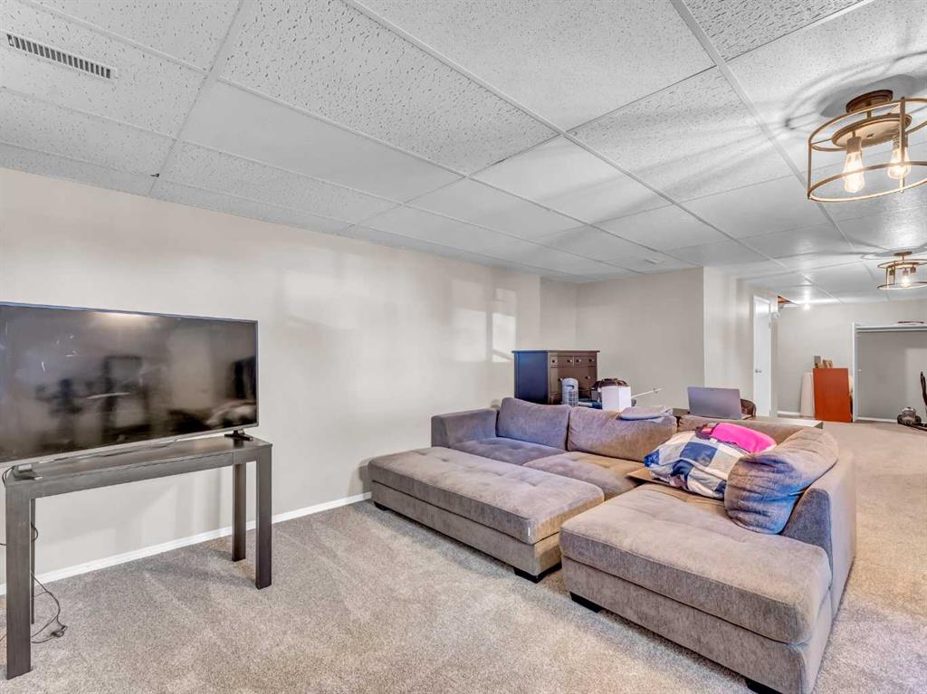 #101 165 South Ridge Drive SE