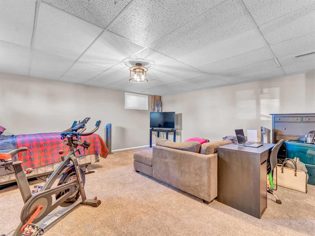 #101 165 South Ridge Drive SE