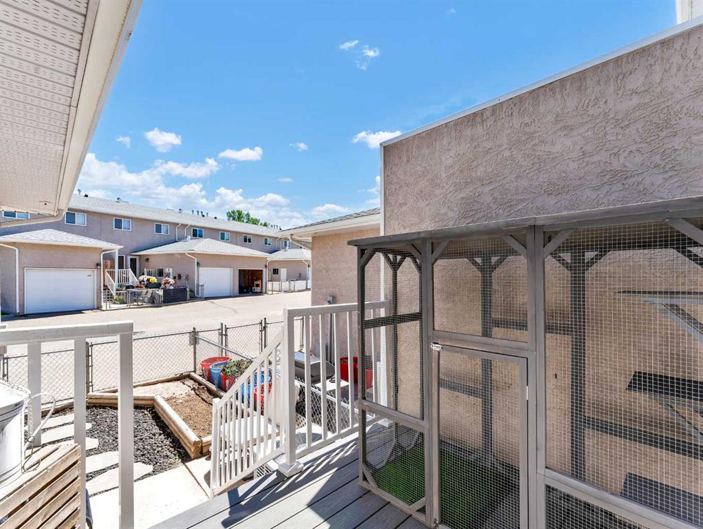 #101 165 South Ridge Drive SE