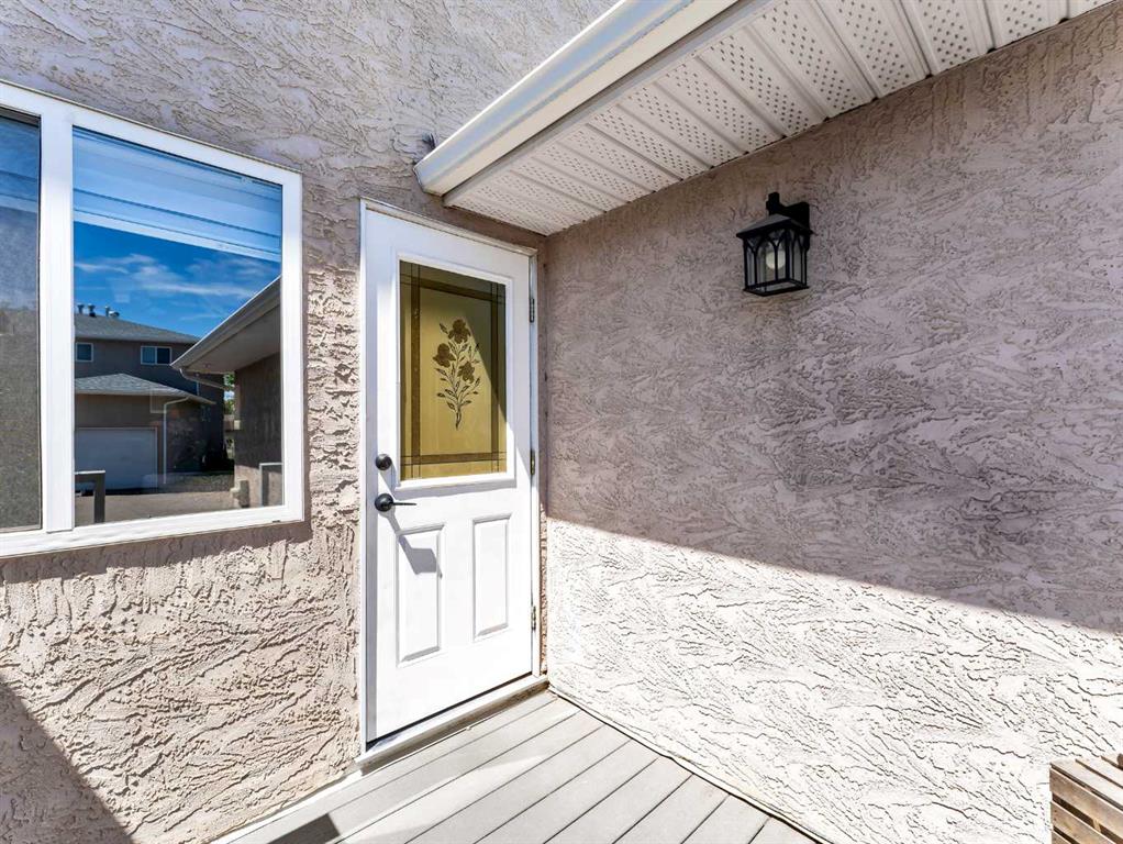 #101 165 South Ridge Drive SE