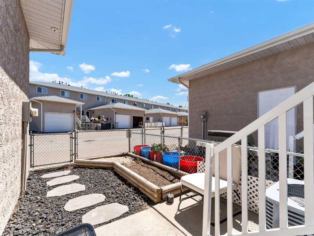 #101 165 South Ridge Drive SE