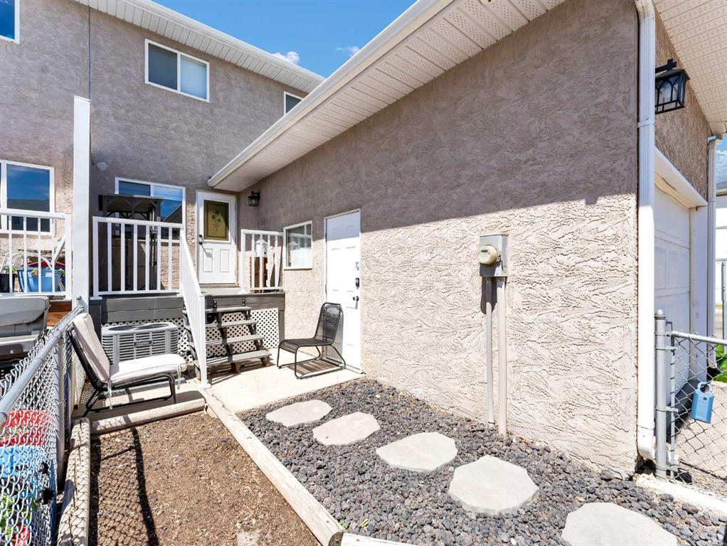 #101 165 South Ridge Drive SE