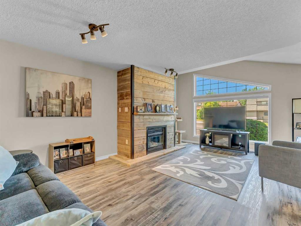 #101 165 South Ridge Drive SE