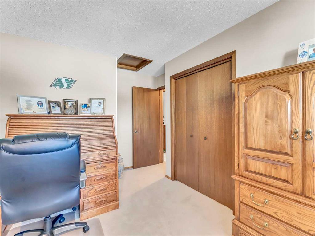 24 Sillak Crescent SE