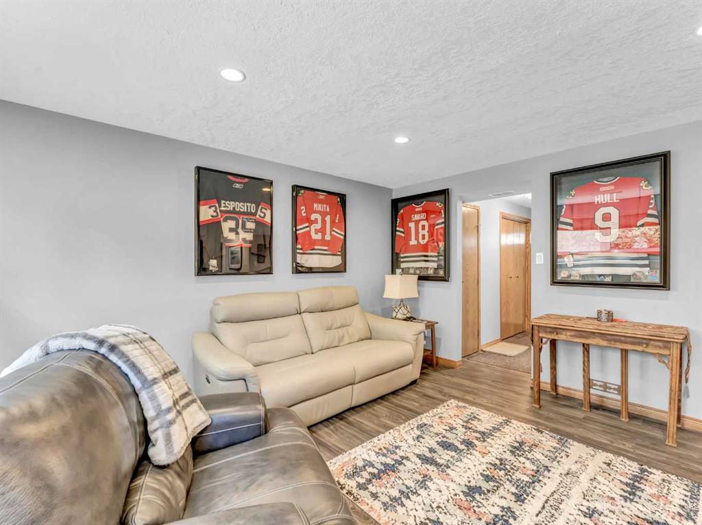 24 Sillak Crescent SE
