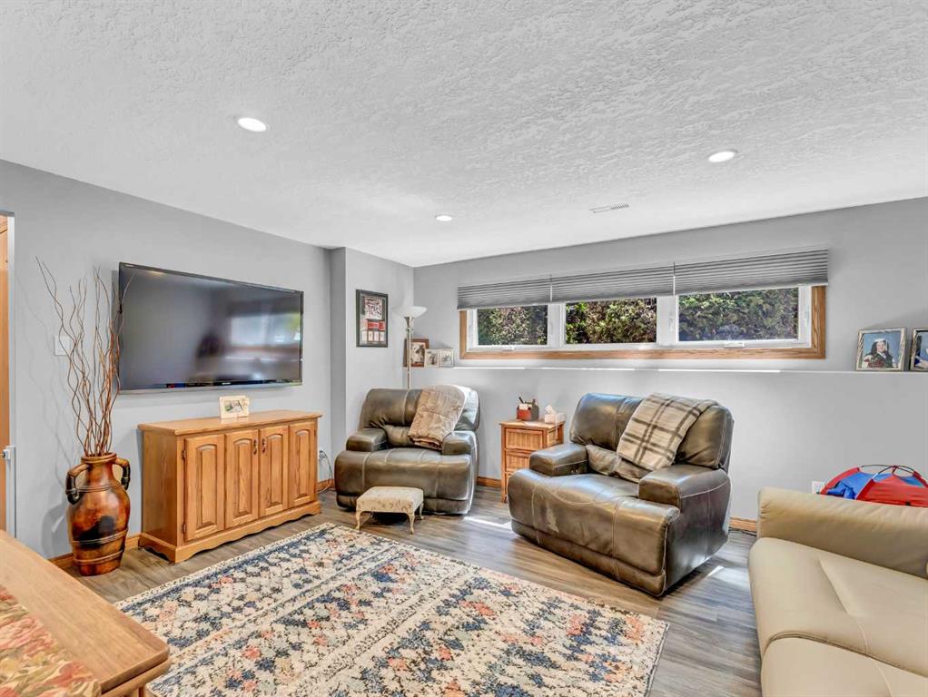 24 Sillak Crescent SE