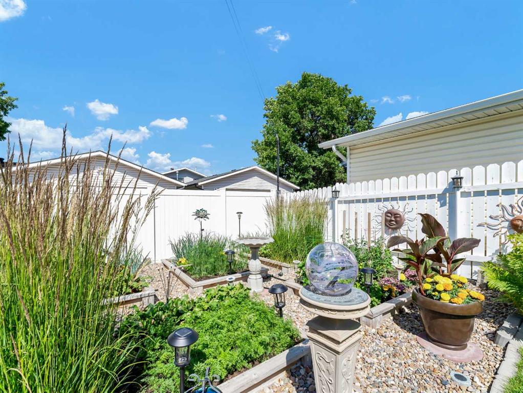 24 Sillak Crescent SE