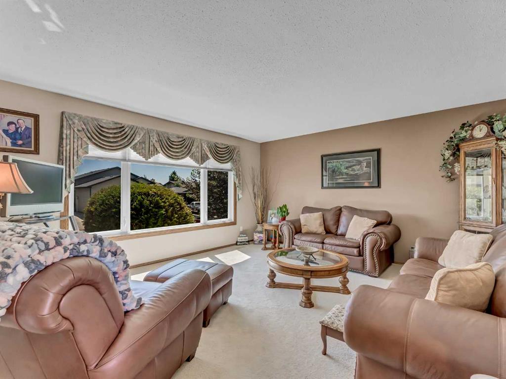 24 Sillak Crescent SE