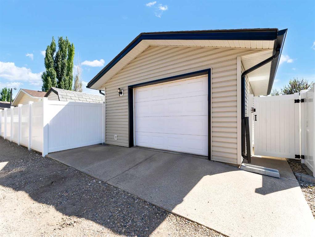 24 Sillak Crescent SE