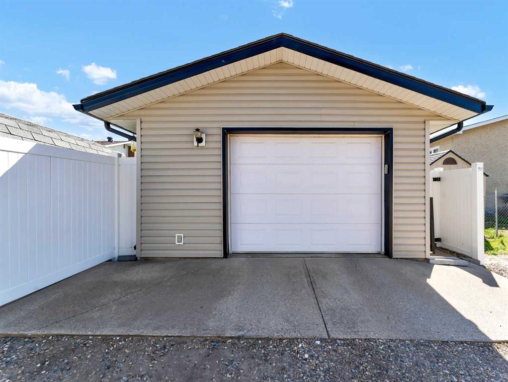 24 Sillak Crescent SE