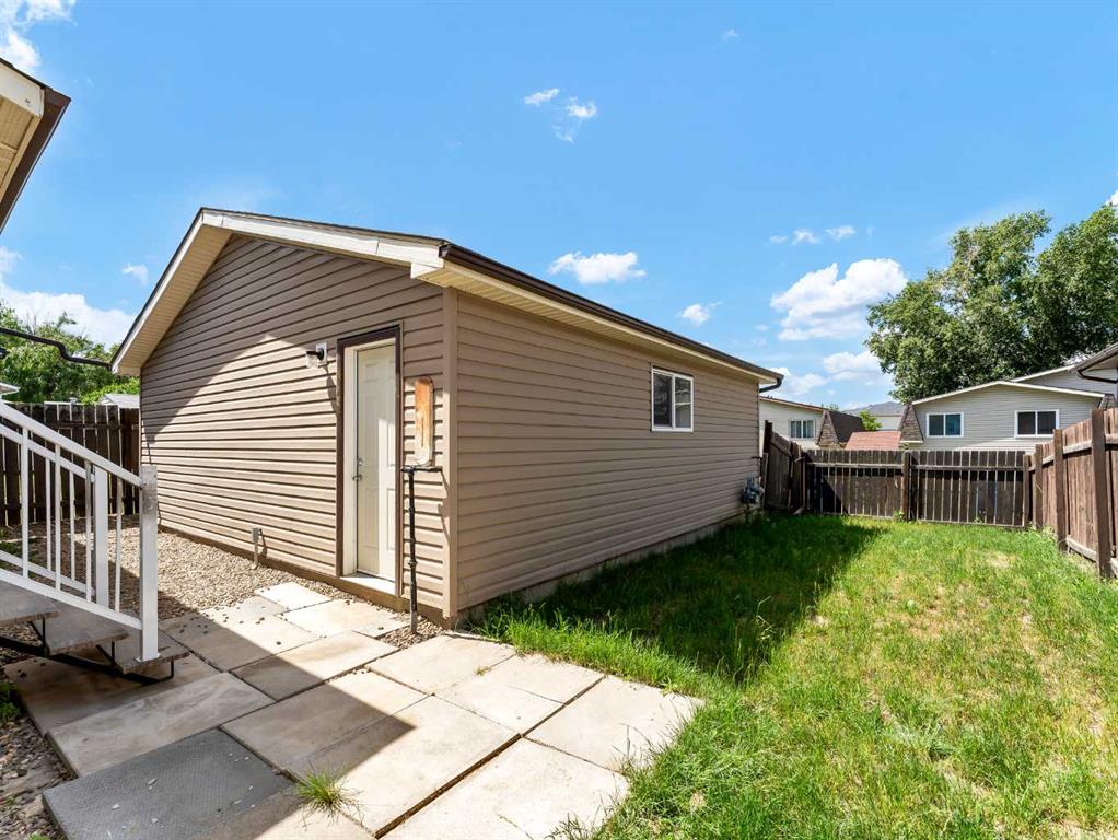 150 Simpson Crescent SE