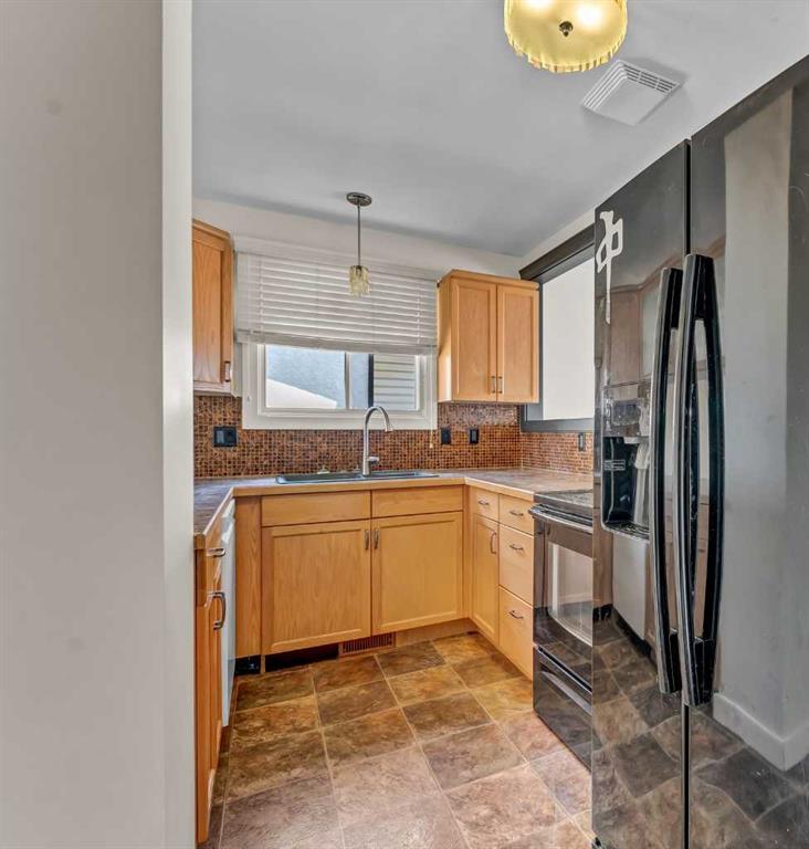 150 Simpson Crescent SE