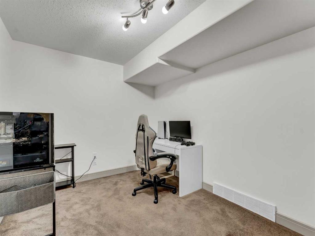 527 Vista Drive SE