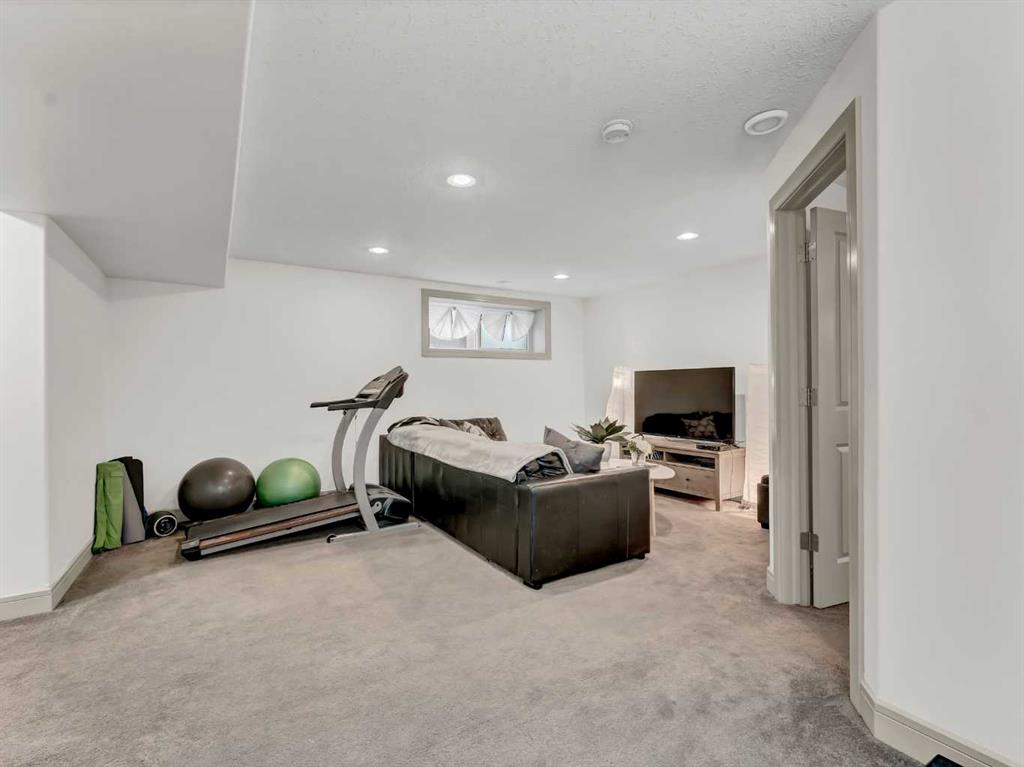 527 Vista Drive SE