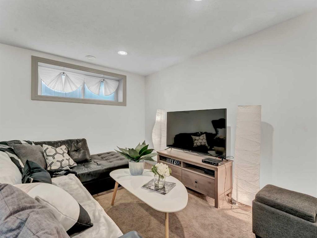 527 Vista Drive SE