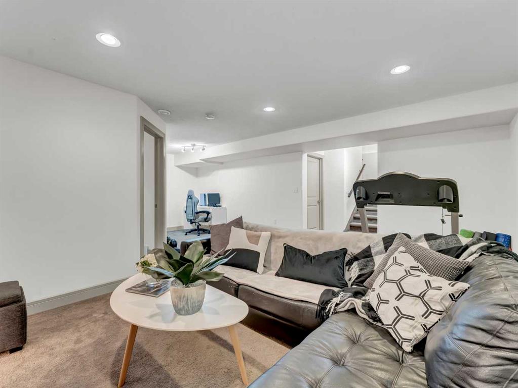 527 Vista Drive SE