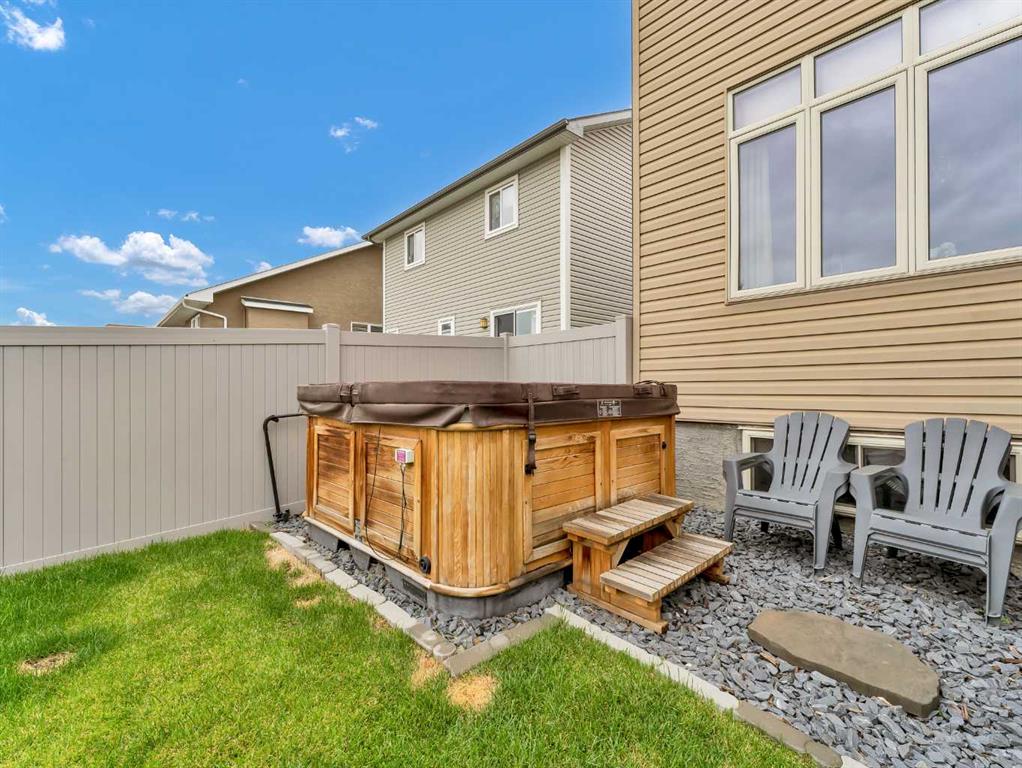 527 Vista Drive SE