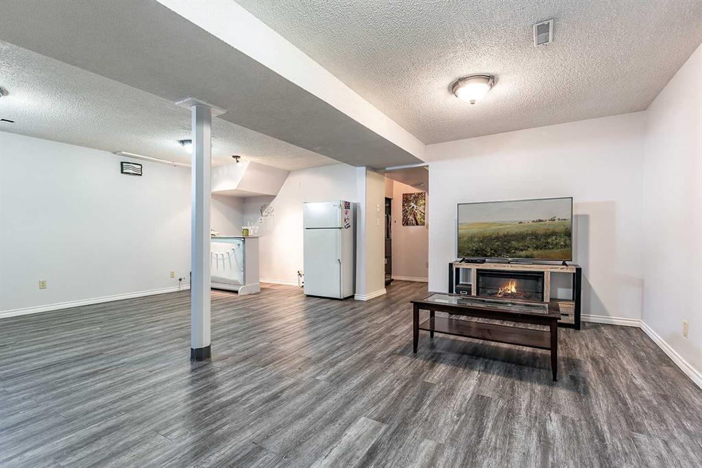 2170 Hawke Crescent NE