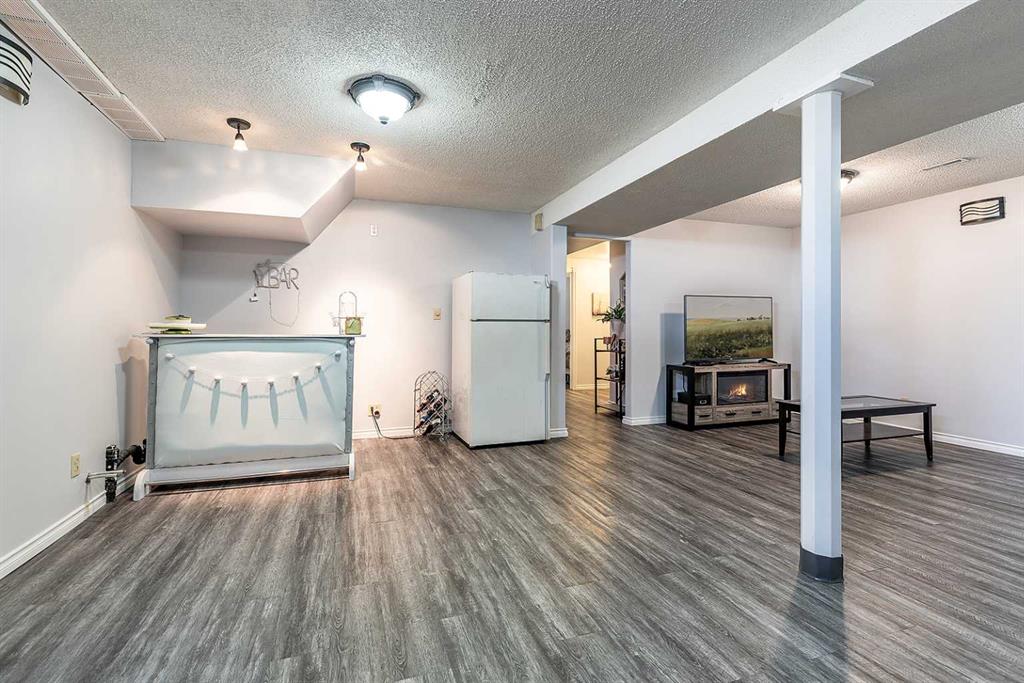 2170 Hawke Crescent NE