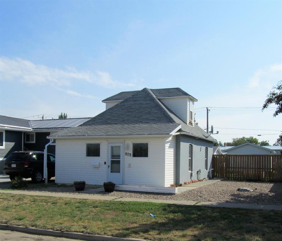 829 Main Street S