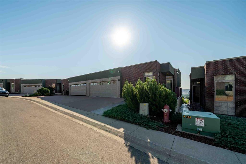 26 Palisades Mews NE