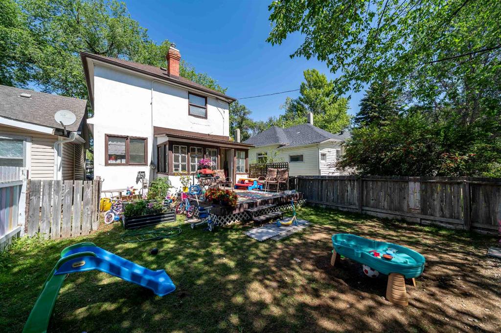 831A 4 Street SE