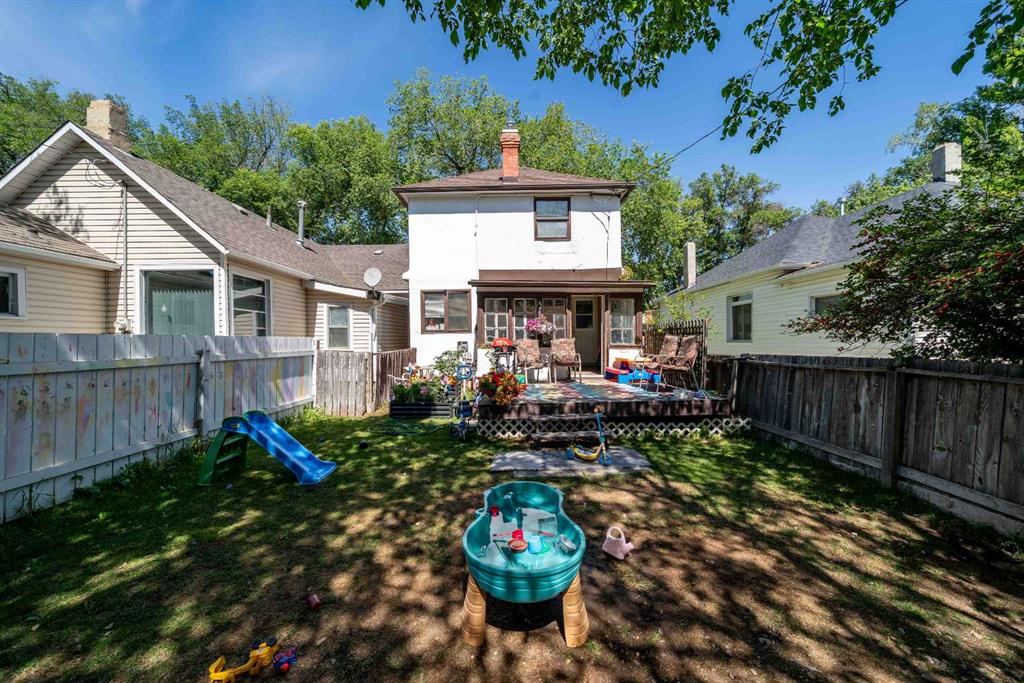 831A 4 Street SE
