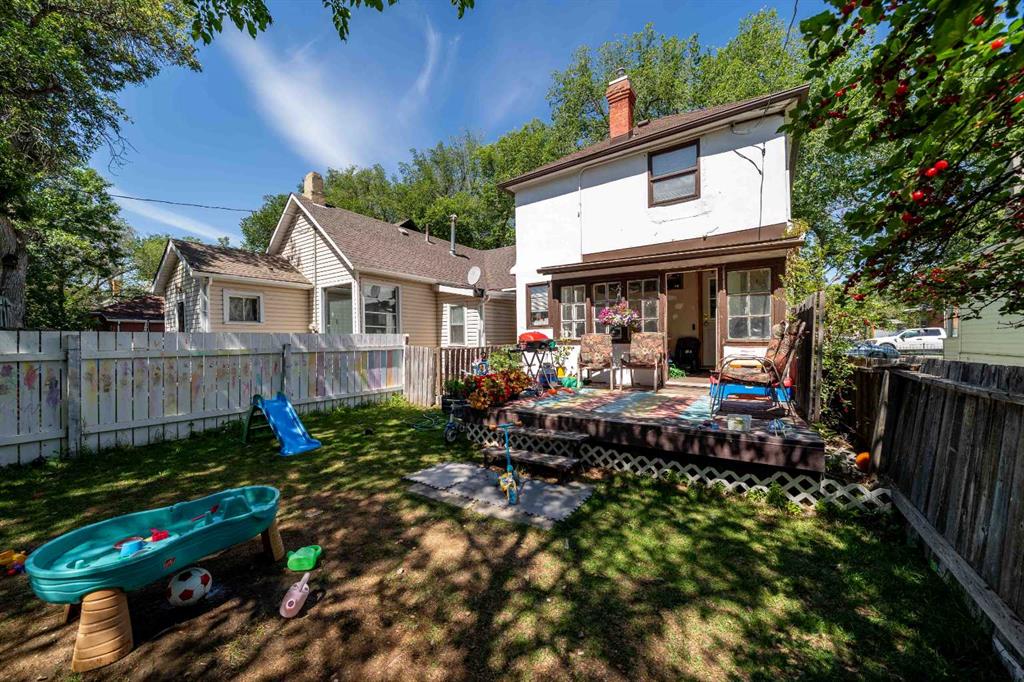 831A 4 Street SE