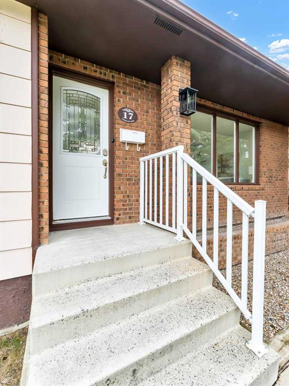 17 Castelani Crescent SE