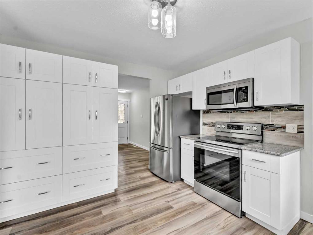 17 Castelani Crescent SE