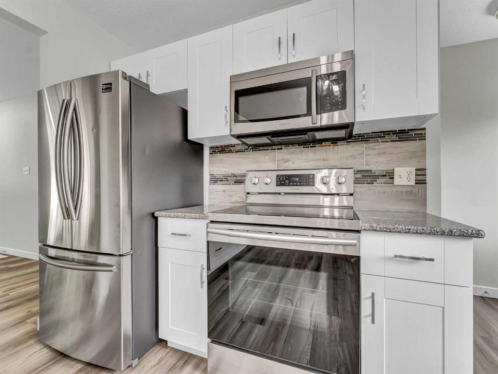 17 Castelani Crescent SE
