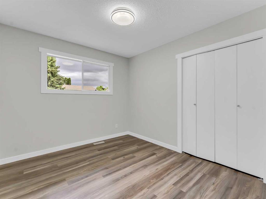 17 Castelani Crescent SE