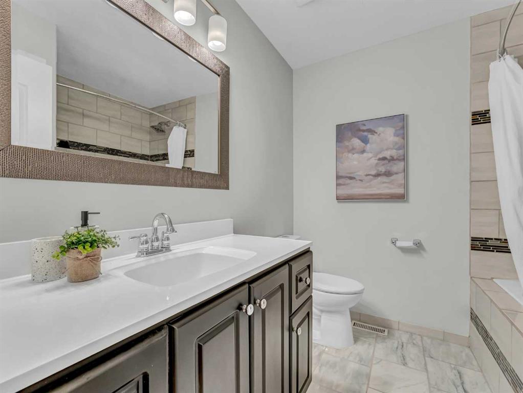 17 Castelani Crescent SE