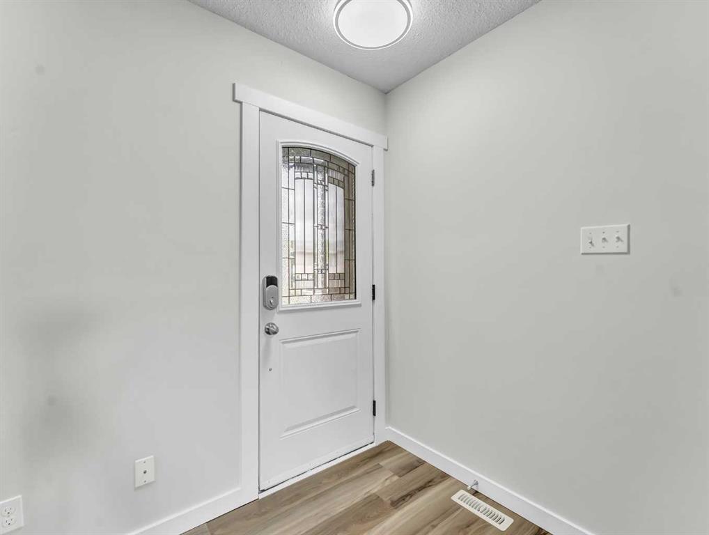 17 Castelani Crescent SE