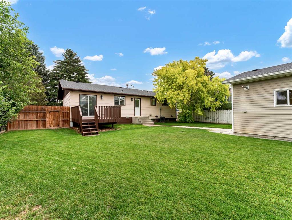 17 Castelani Crescent SE