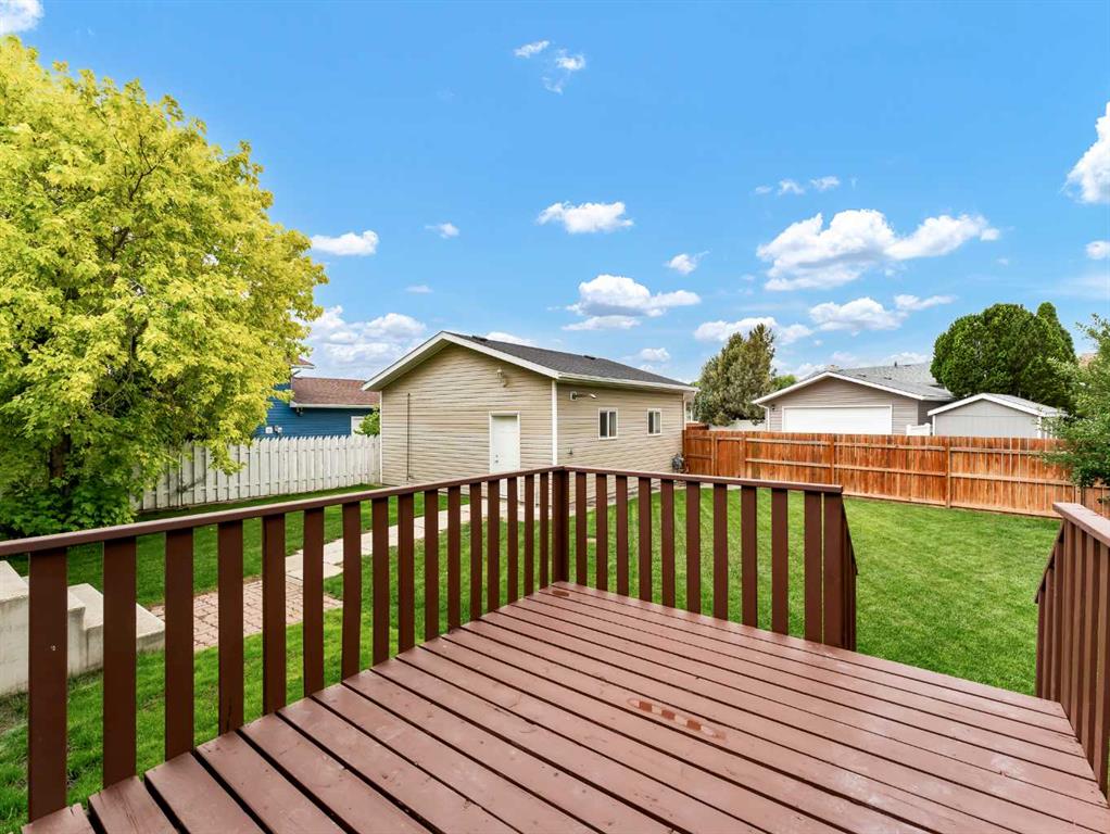 17 Castelani Crescent SE